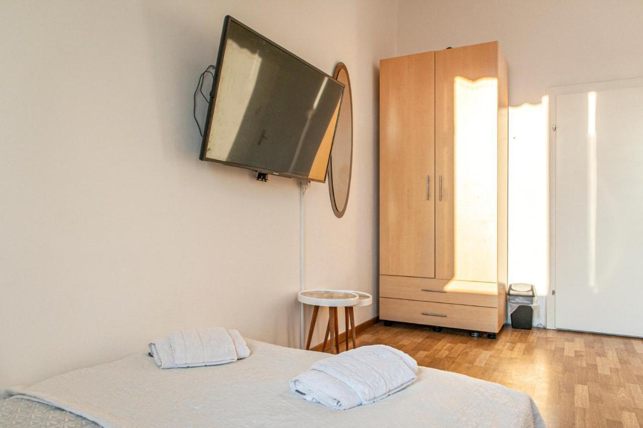 Joyful 2Br Shared Apt Near Millenium Tower & Danube River Wien Eksteriør billede