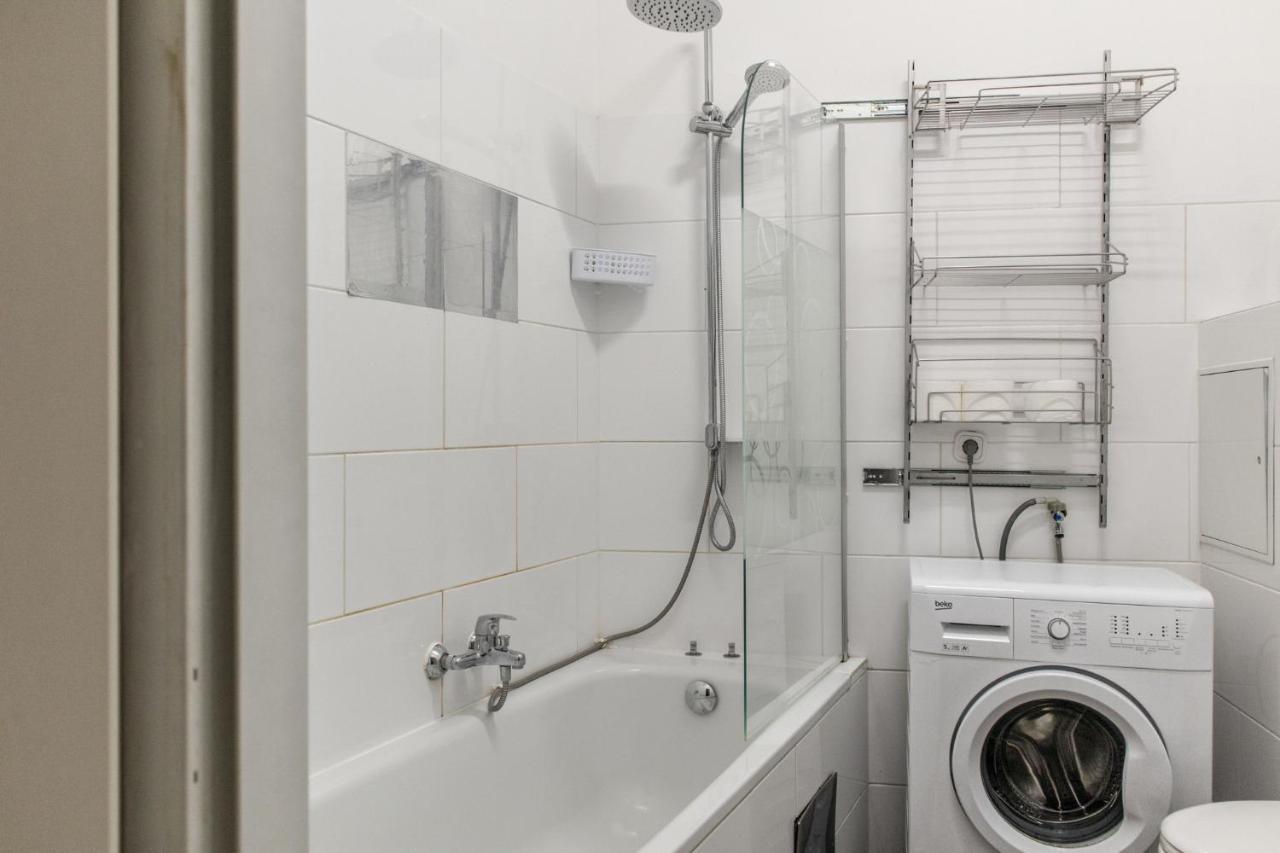 Joyful 2Br Shared Apt Near Millenium Tower & Danube River Wien Eksteriør billede
