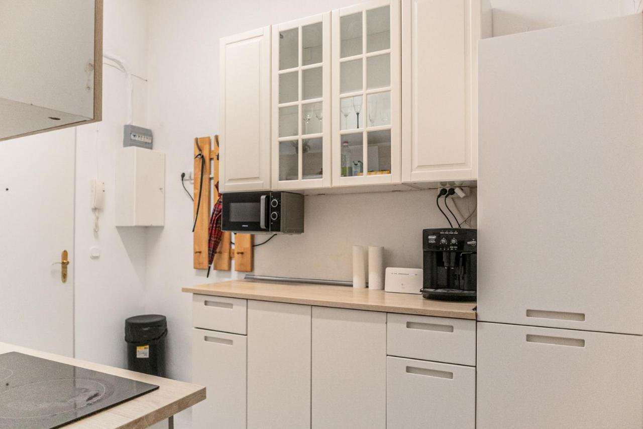 Joyful 2Br Shared Apt Near Millenium Tower & Danube River Wien Eksteriør billede