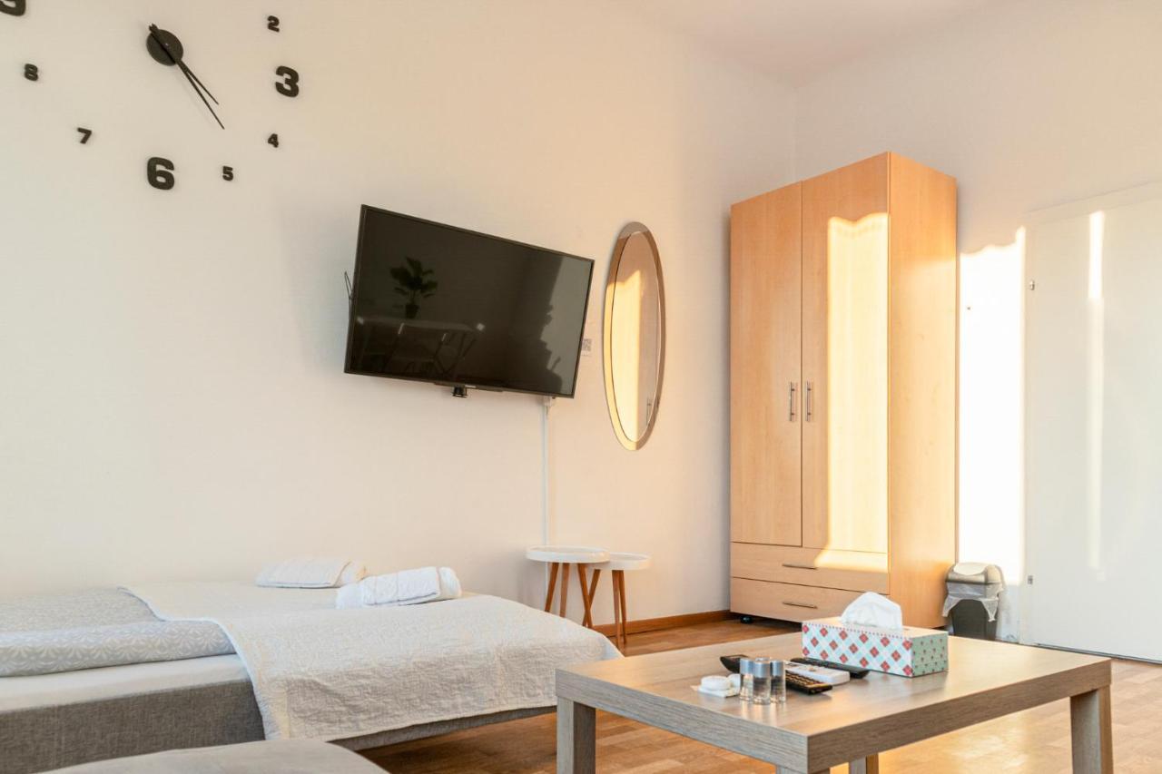 Joyful 2Br Shared Apt Near Millenium Tower & Danube River Wien Eksteriør billede
