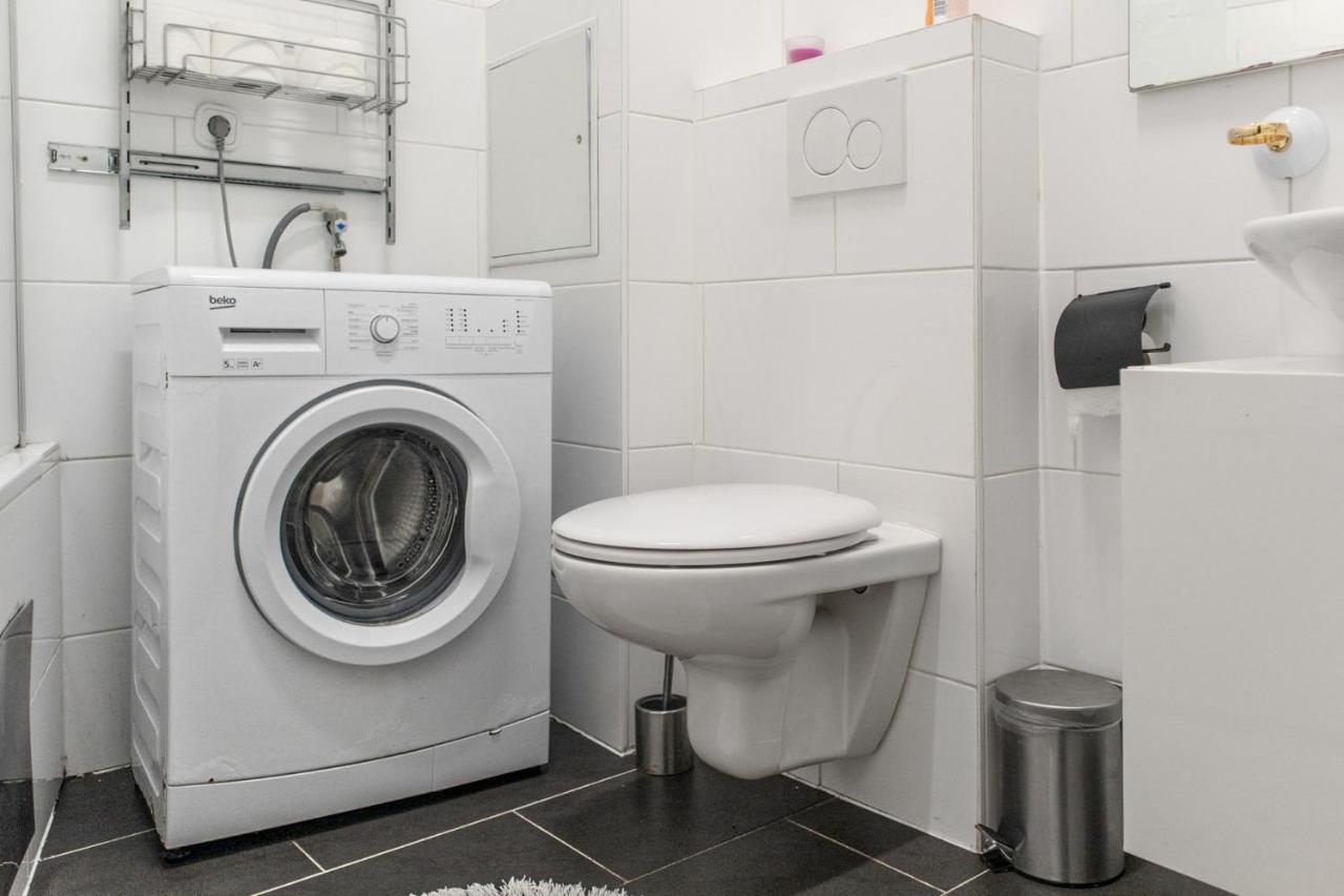 Joyful 2Br Shared Apt Near Millenium Tower & Danube River Wien Eksteriør billede