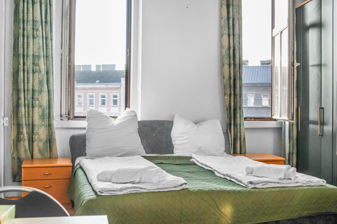 Joyful 2Br Shared Apt Near Millenium Tower & Danube River Wien Eksteriør billede